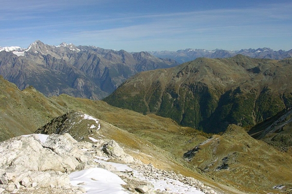 Wandernacht : Der Abendhimmel leuchtet... Von Unterems nach Tignousa