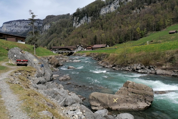 DIE MUOTA RUFT: Wandern. Baden. Erleben. – Eine kühle Sommernacht im Muotathal